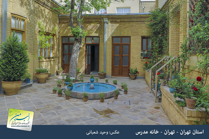 media/plg_solidres_experience/images/a944d66d3c976eb00f610c3263a377b1/Tehran/oodlajaan/Modarres-house2.jpg